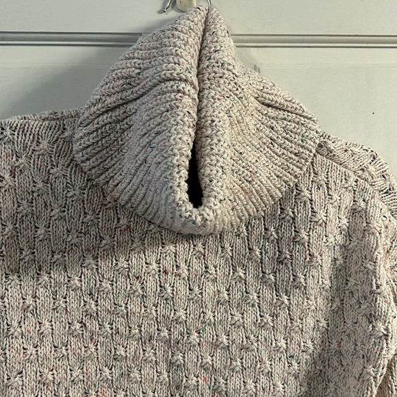 Loft size small turtleneck sweater. Never worn - Picture 4 of 4